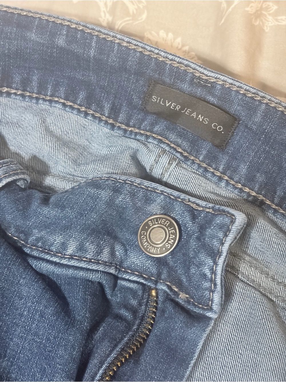 Silver Brand Jeans - Picture 2 of 6